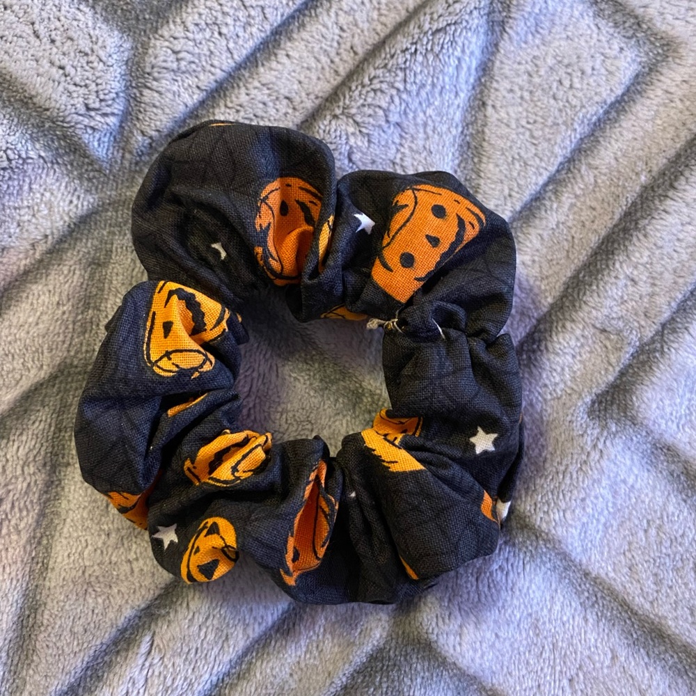 Handmade happy jack-o-lanterns scrunchie